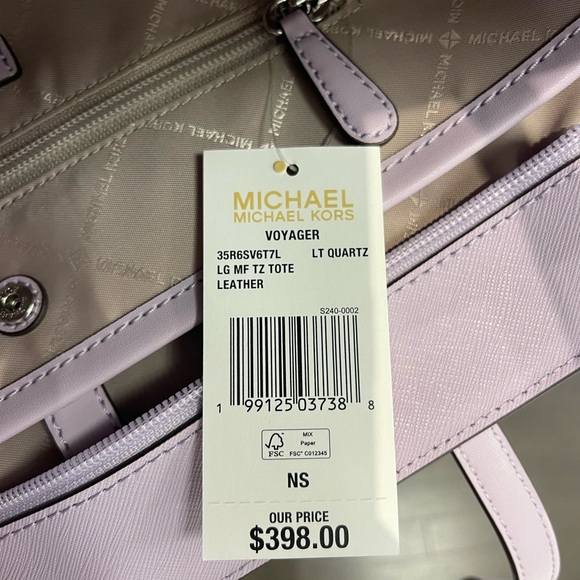 MICHAEL KORS Voyager Large Saffiano Leather Shoulder Tote Bag
Light Quartz
NWT - Picture 14 of 16